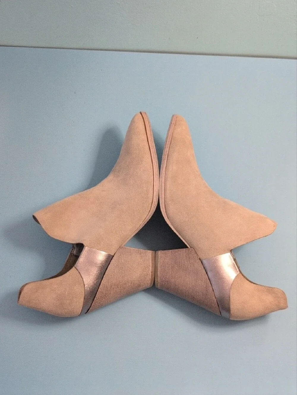 NWOB,Sigerson Morrison, Taupe Suede Pointed Block Heel Booties, Size 40 - Picture 5 of 10
